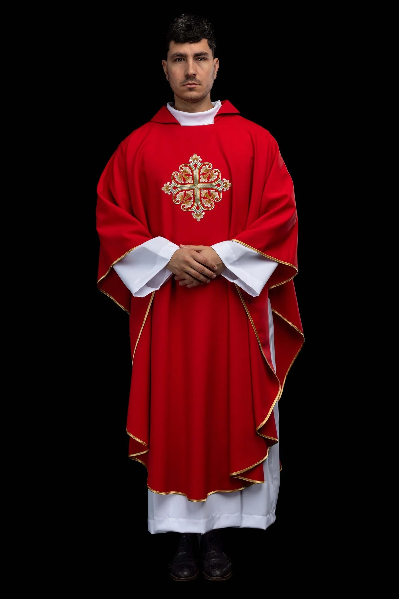 Red embroidered chasuble with an ornate cross and a wide collar - Image 8
