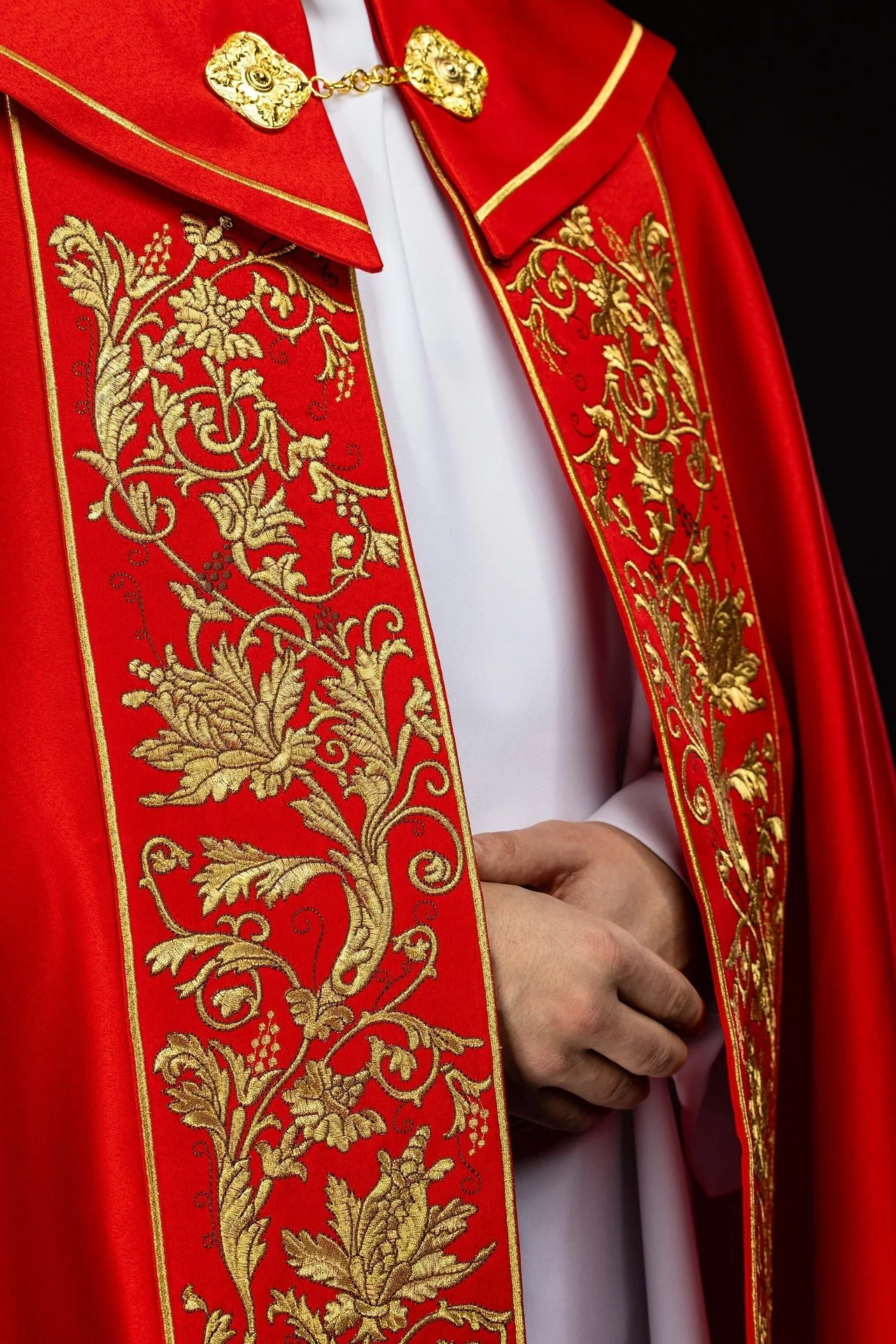 Red embroidered liturgical cope with a chalice motif - Image 3