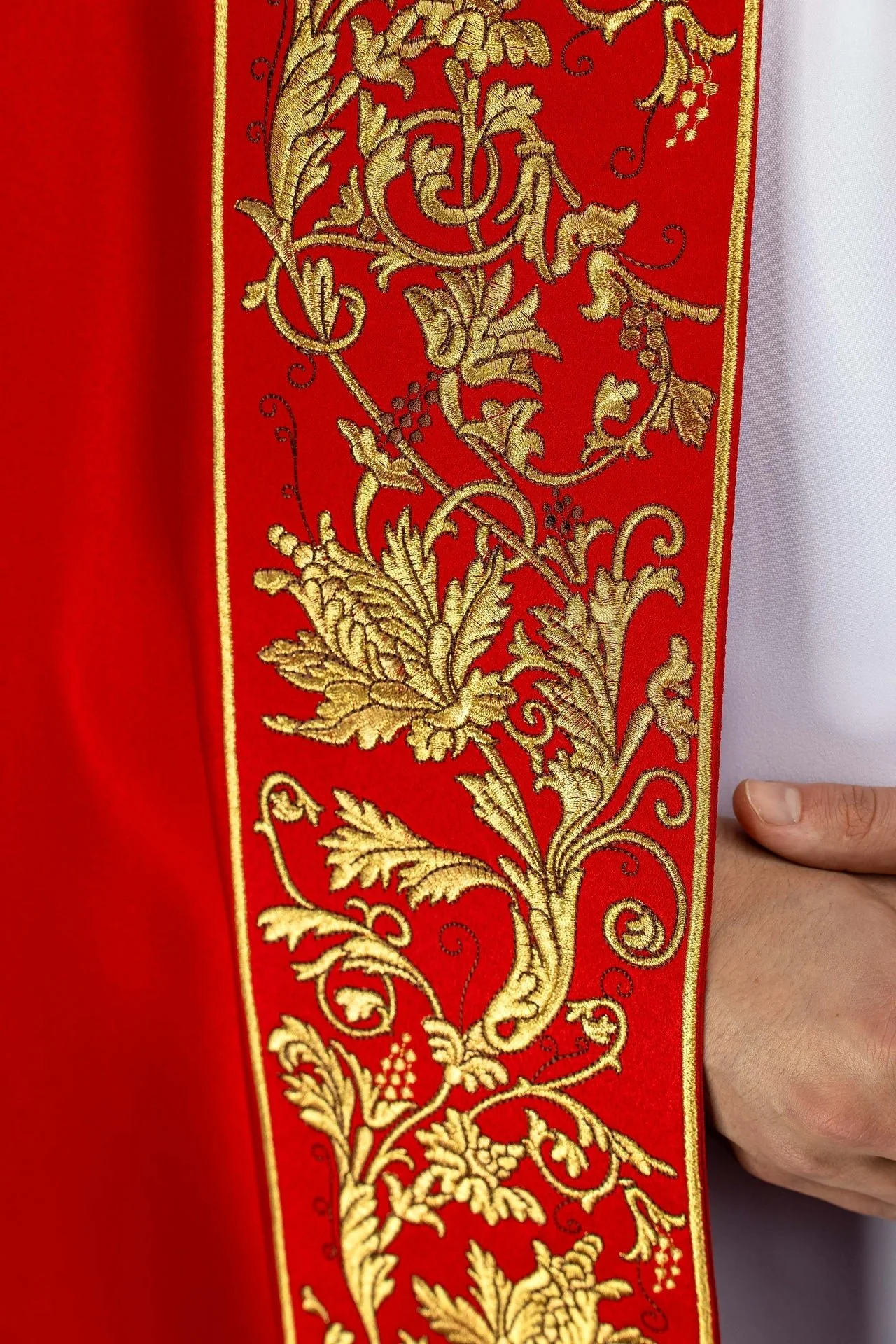 Red embroidered liturgical cope with a chalice motif - Image 4