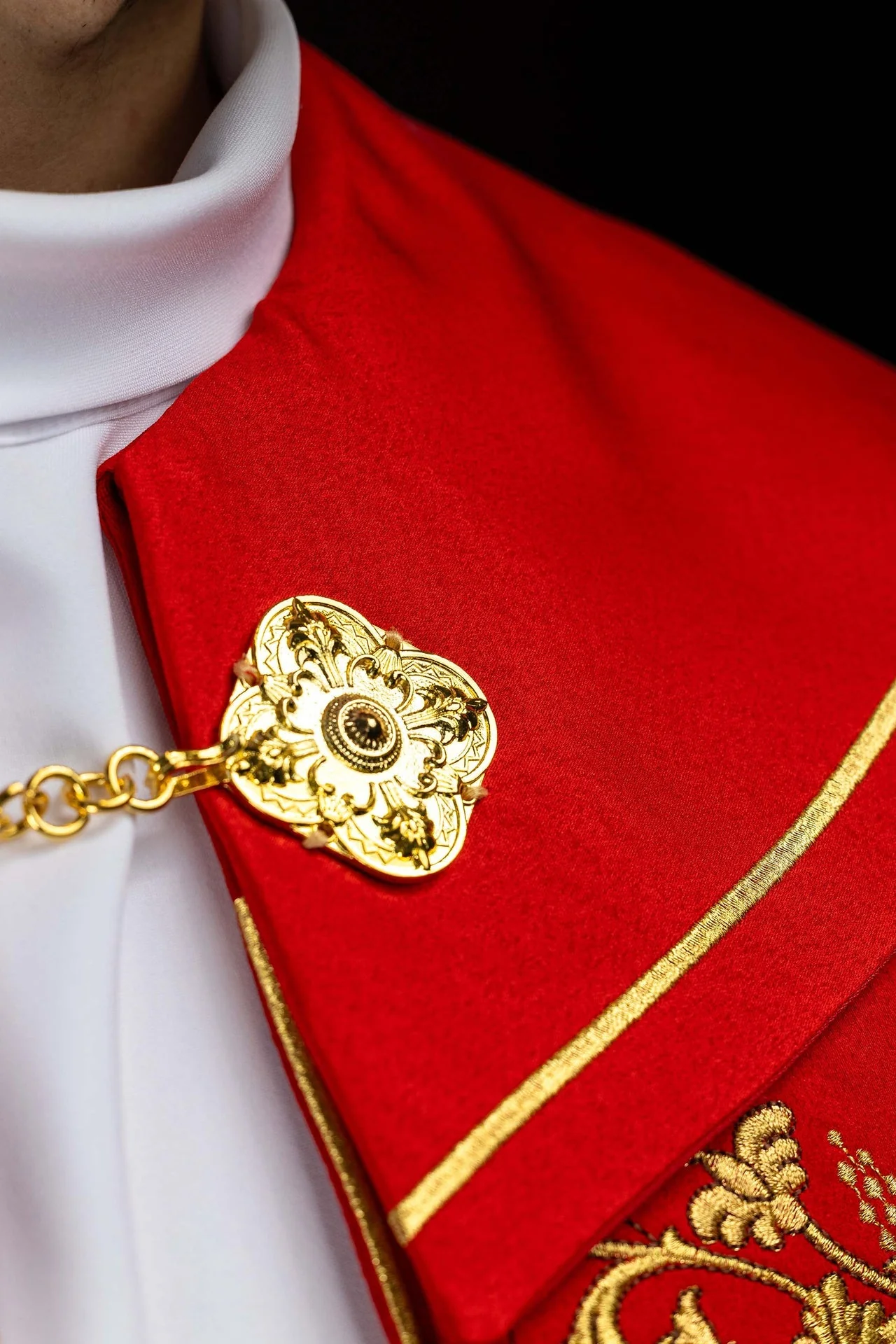 Red embroidered liturgical cope with a chalice motif - Image 5