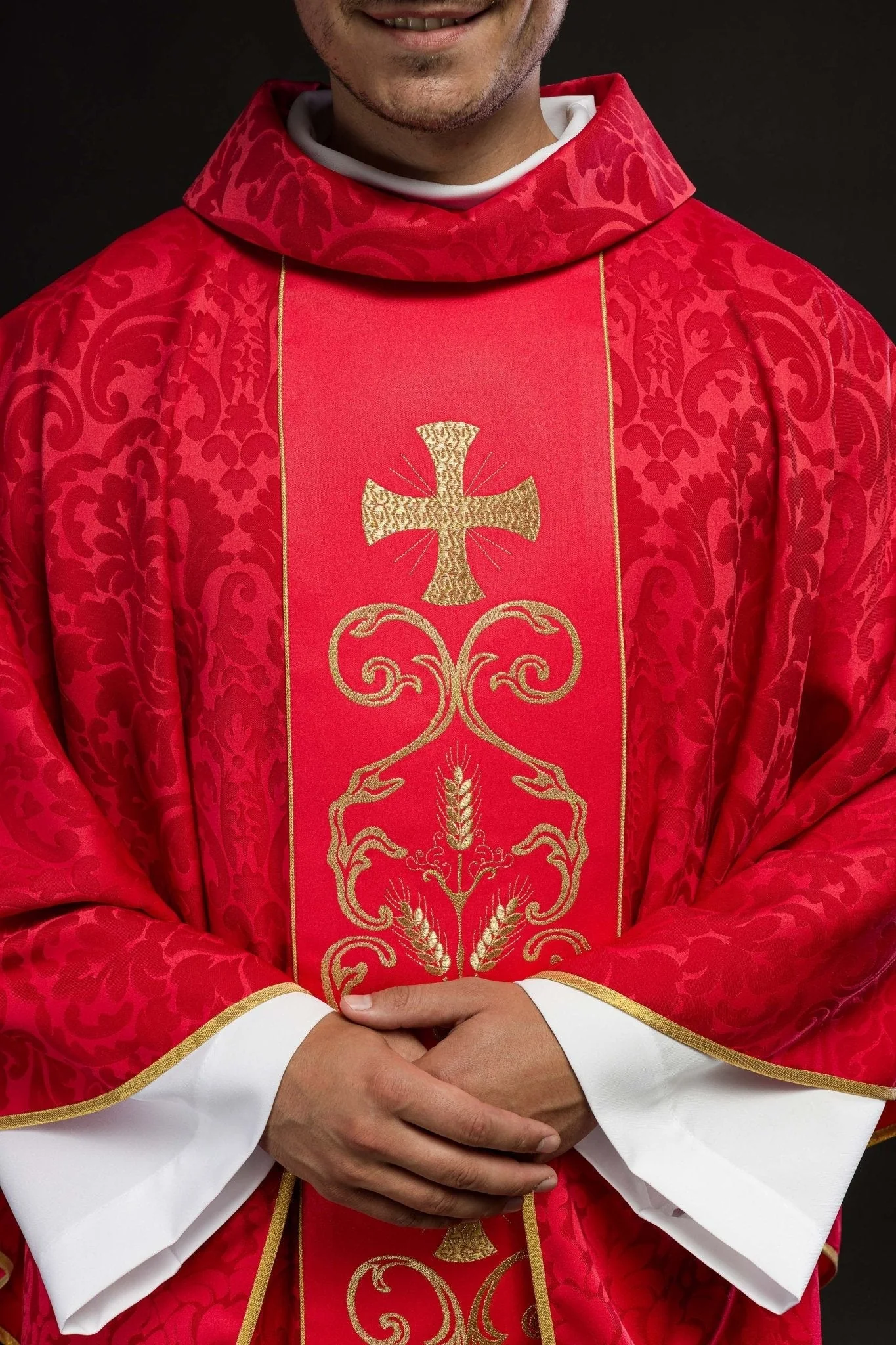Red liturgical chasuble decorated with an embroidered belt - Image 3