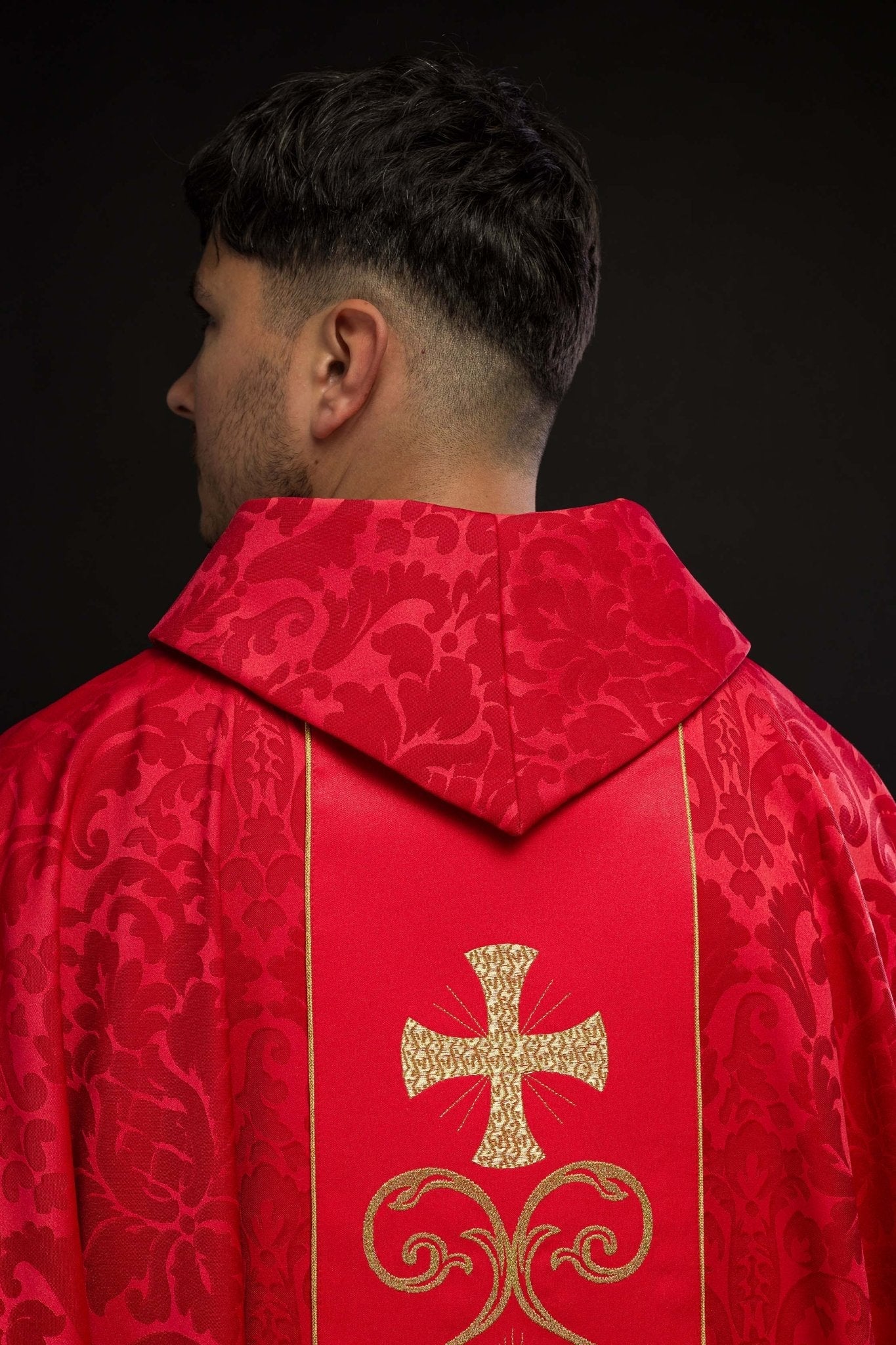 Red liturgical chasuble decorated with an embroidered belt - Image 6