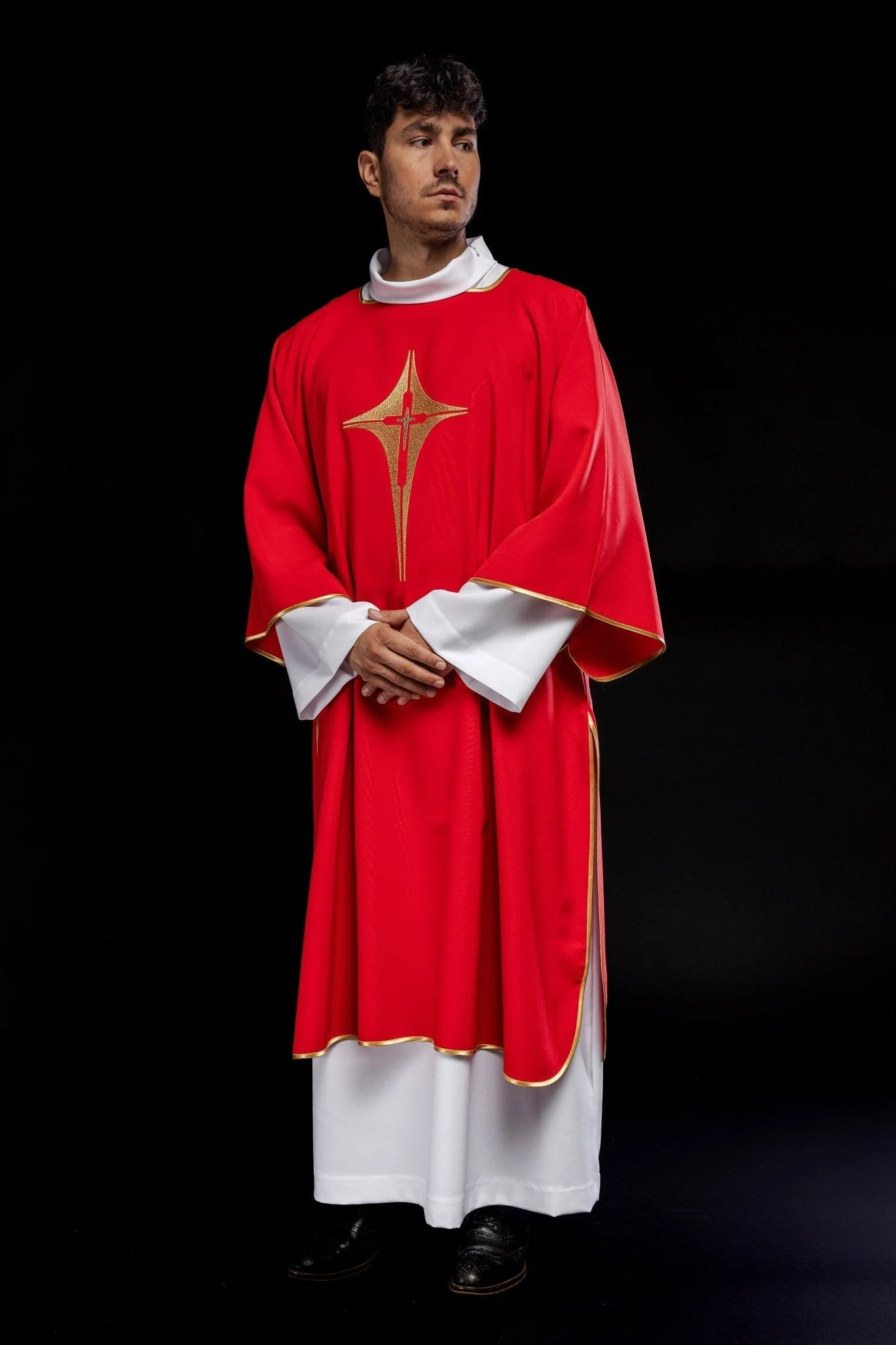 Red liturgical dalmatic with gold cross - Image 3