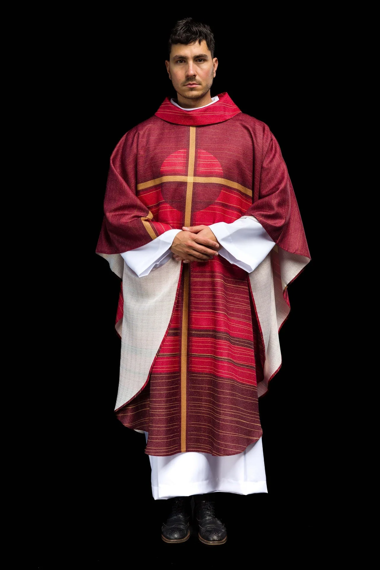 Red printed chasuble with cross motif - Image 9