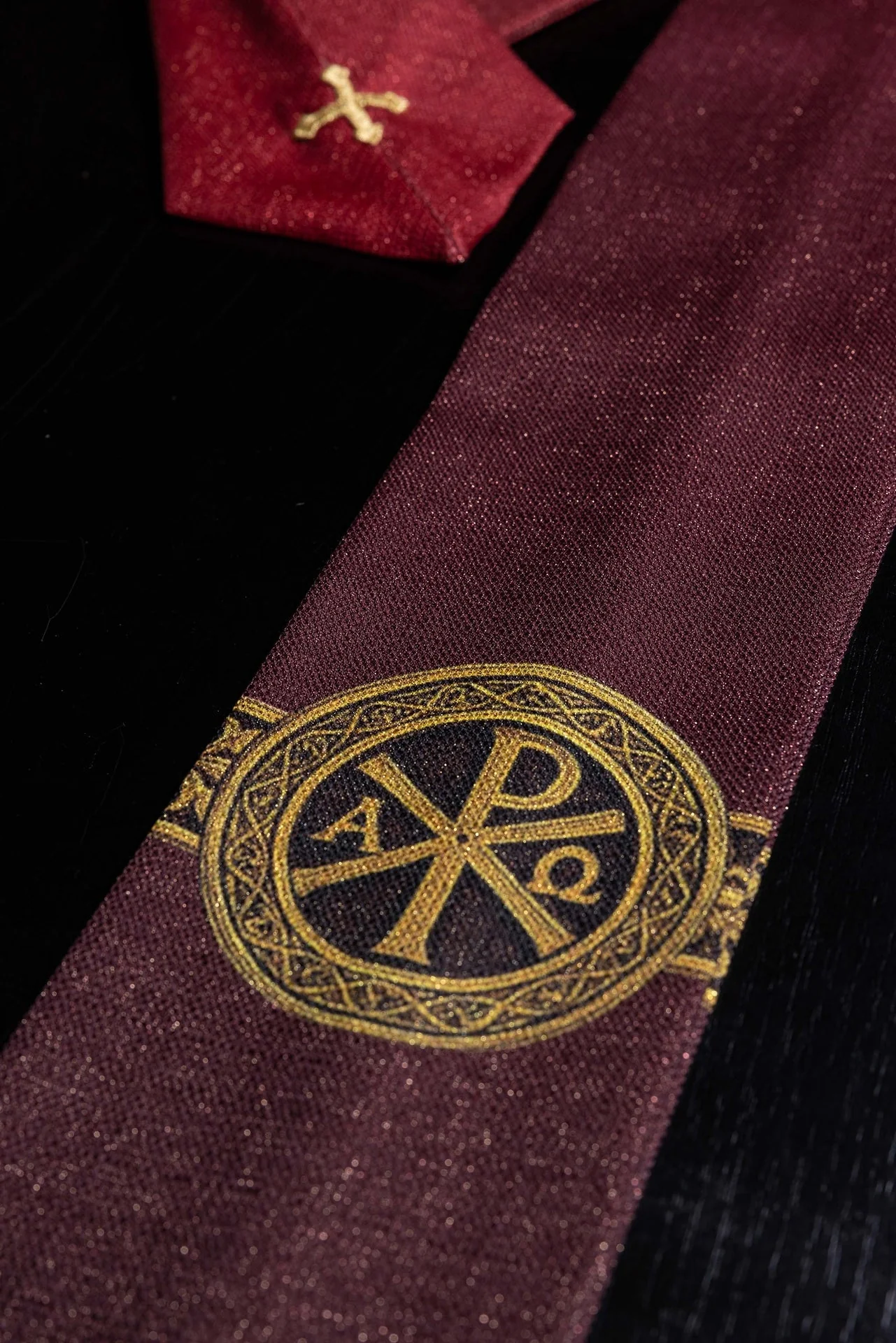 Red printed Pax chasuble with rich gold ornamentation - Image 12