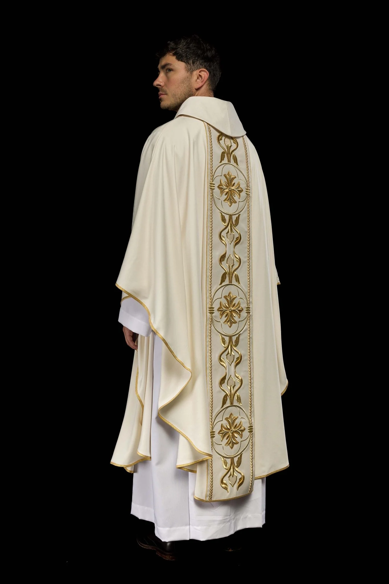 Richly embroidered ecru chasuble - Image 7