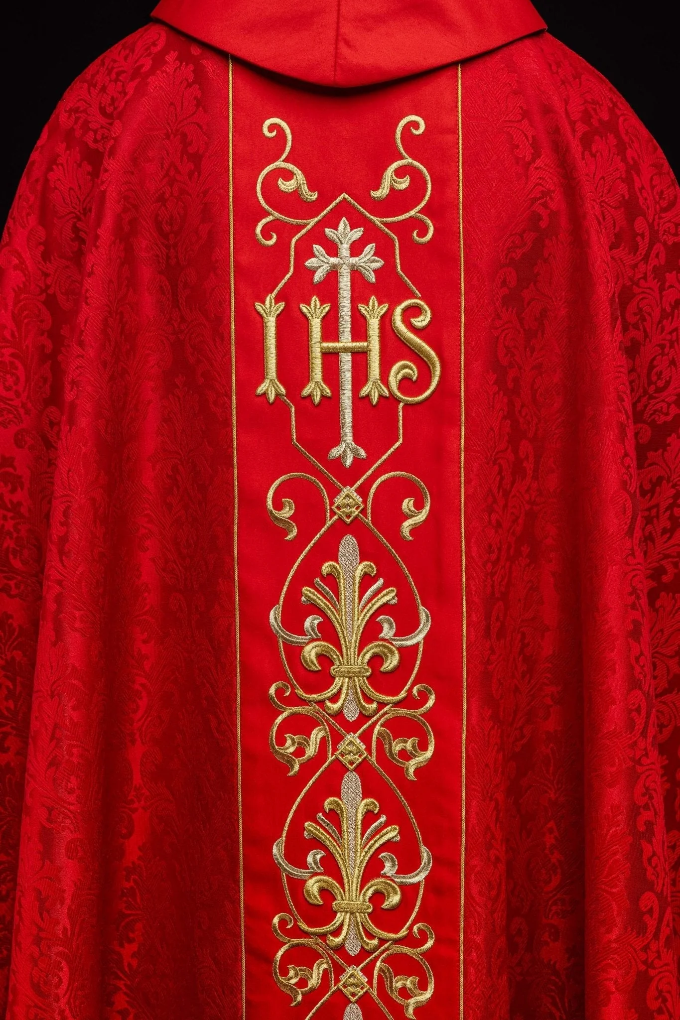 Richly embroidered red IHS chasuble - Image 6