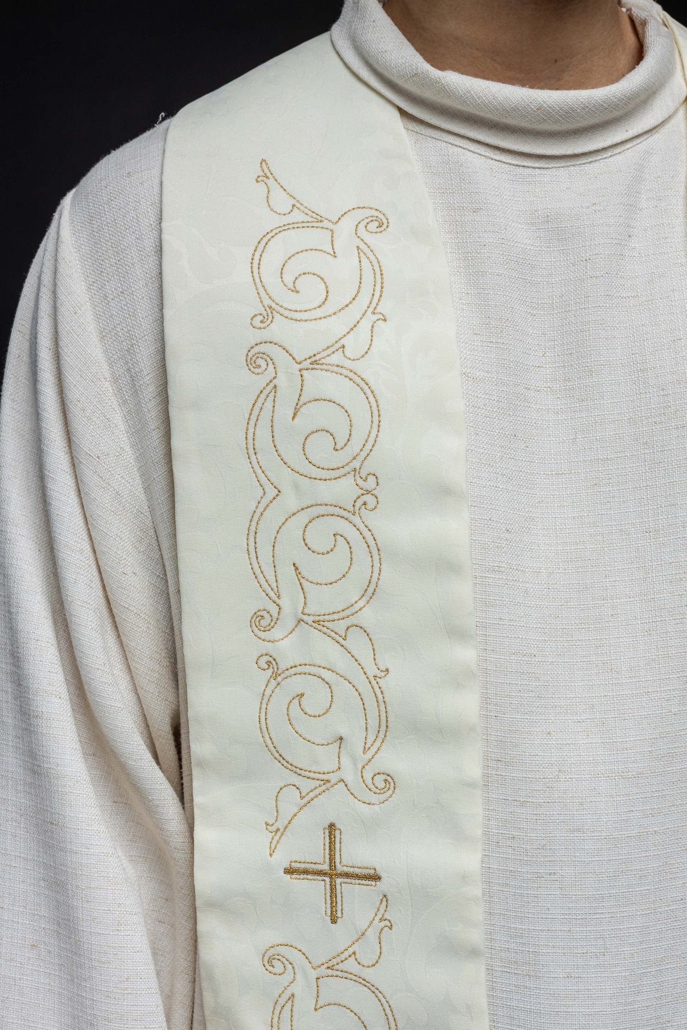 Roman stole with cross embroidery - Image 3