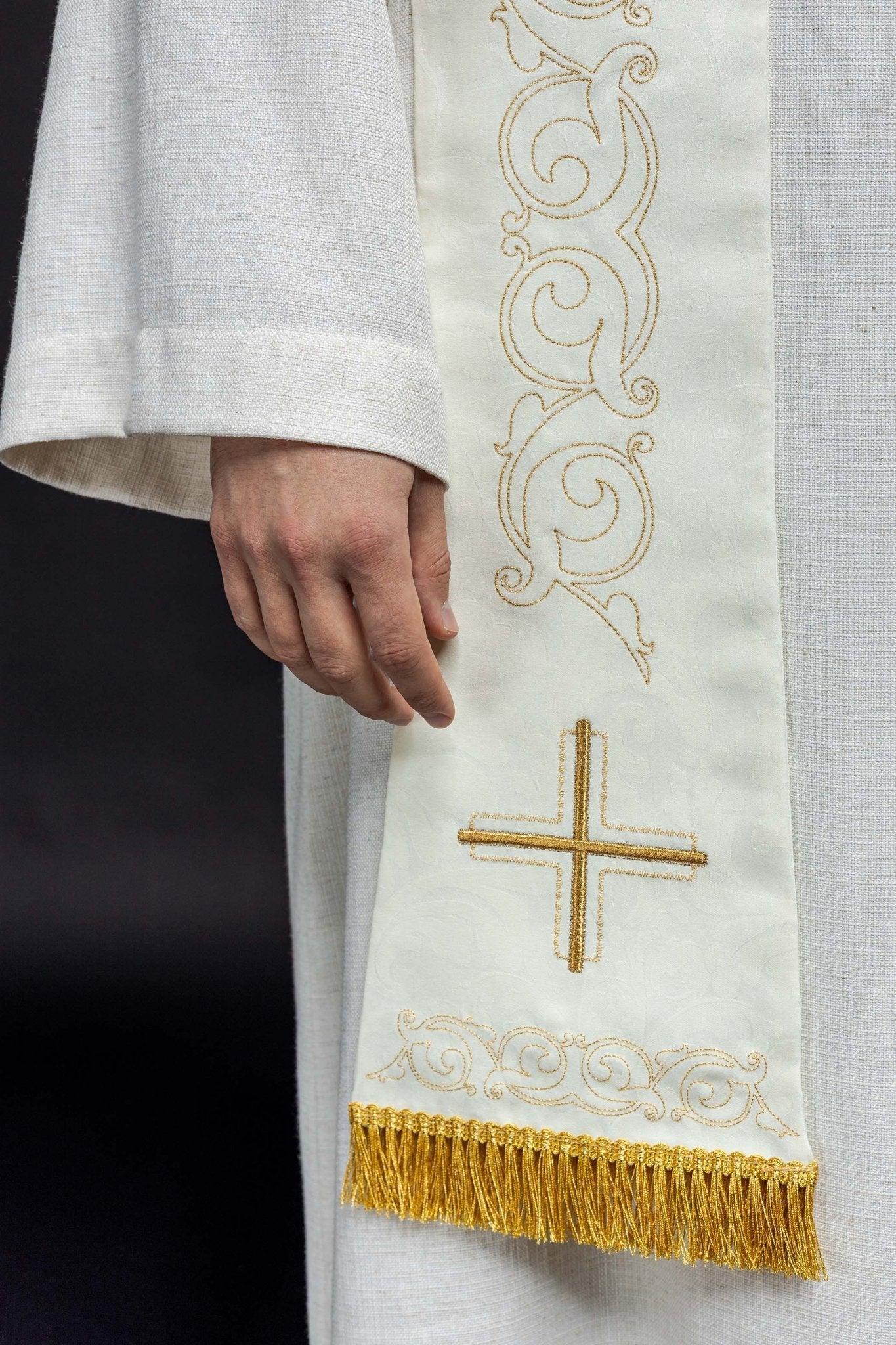 Roman stole with cross embroidery - Image 4