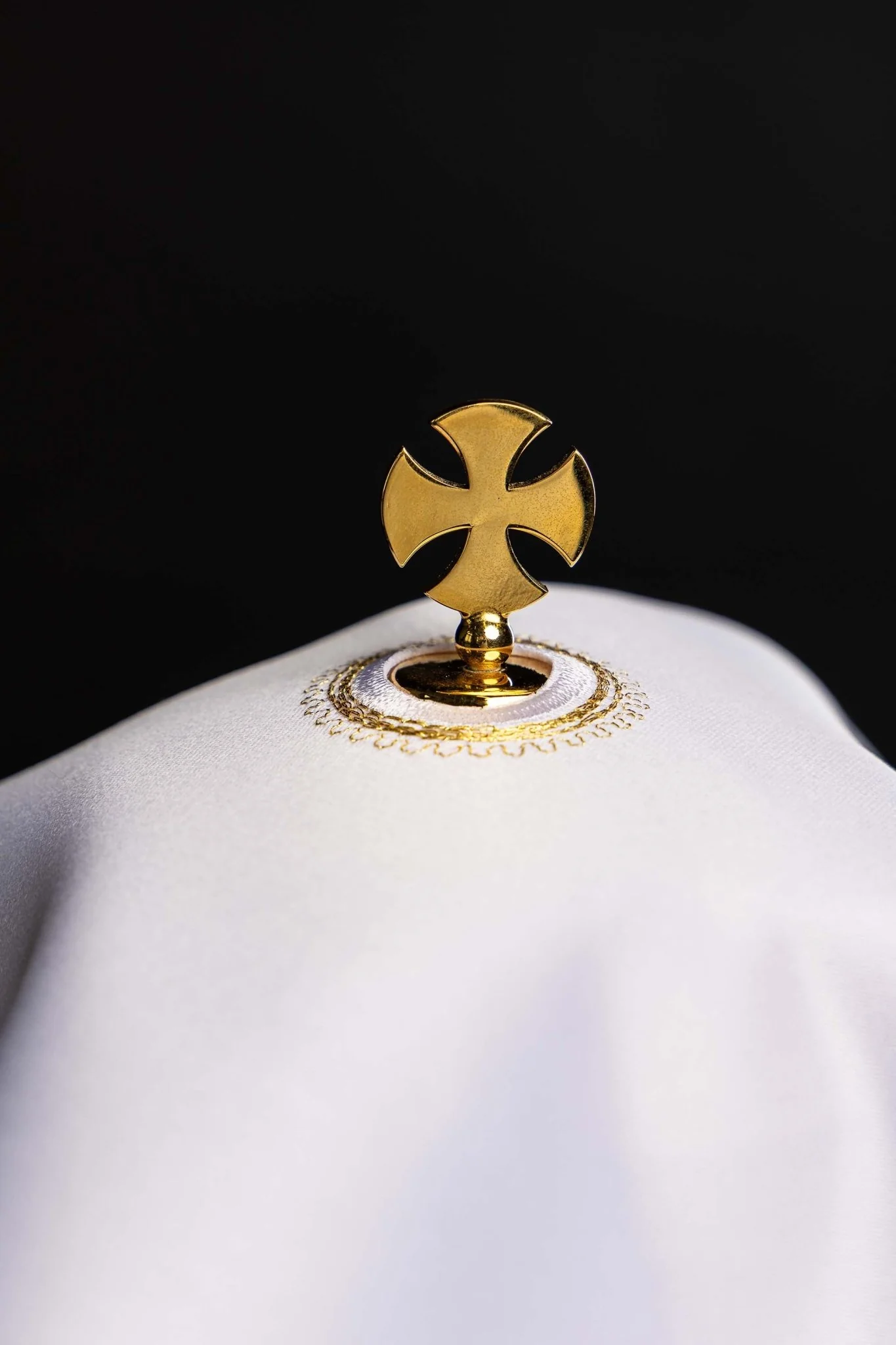 Round veil for the pyx with embroidered IHS motif - Image 3