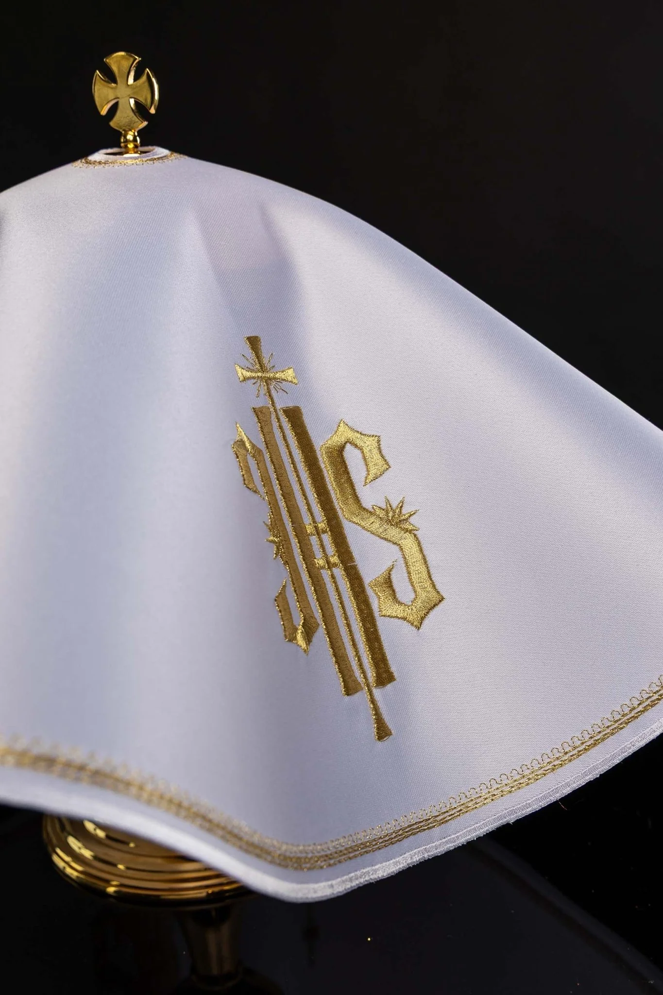 Round veil for the pyx with embroidered IHS motif - Image 5