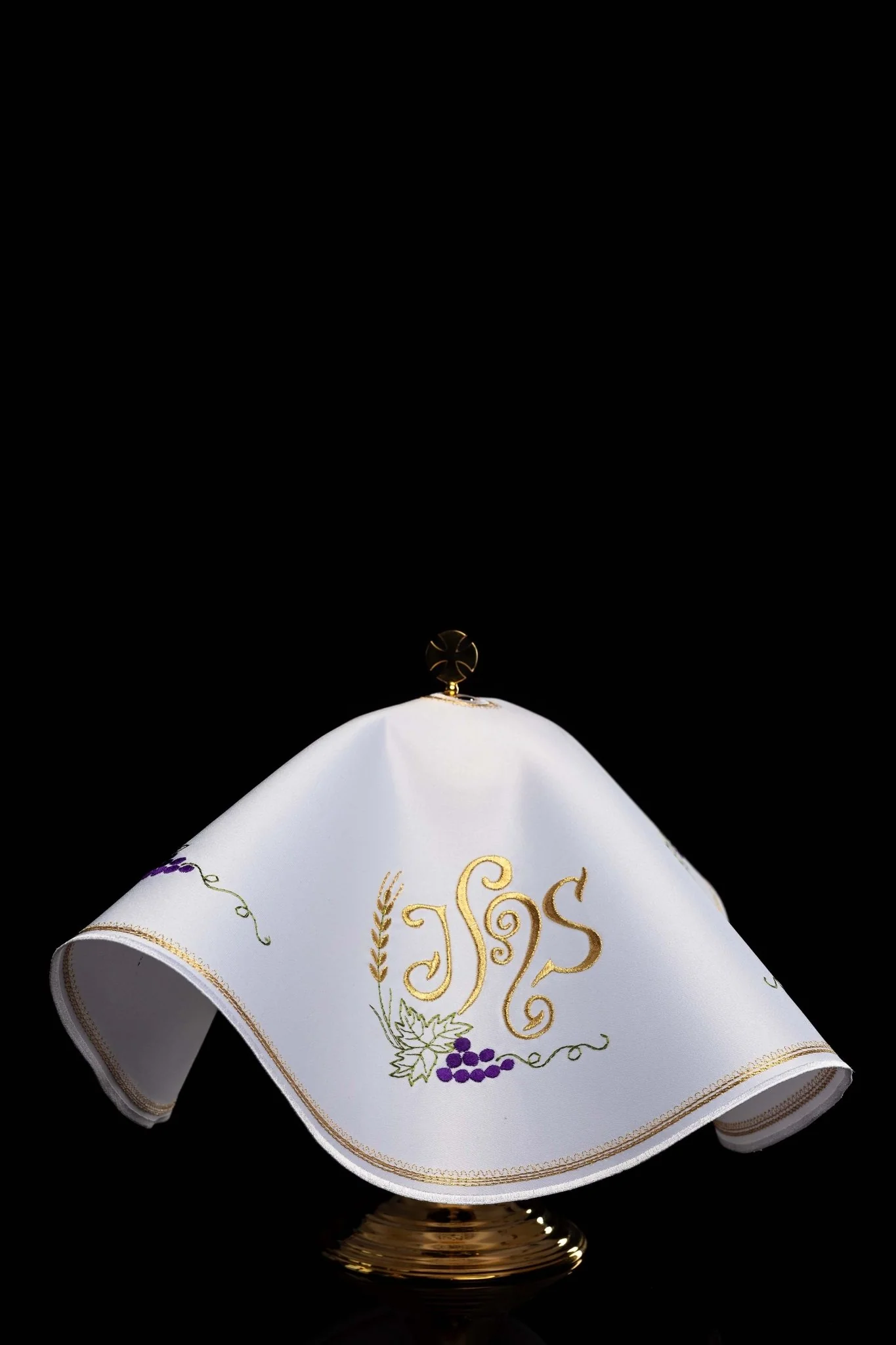 Round veil for the pyx with ornamented IHS embroidery