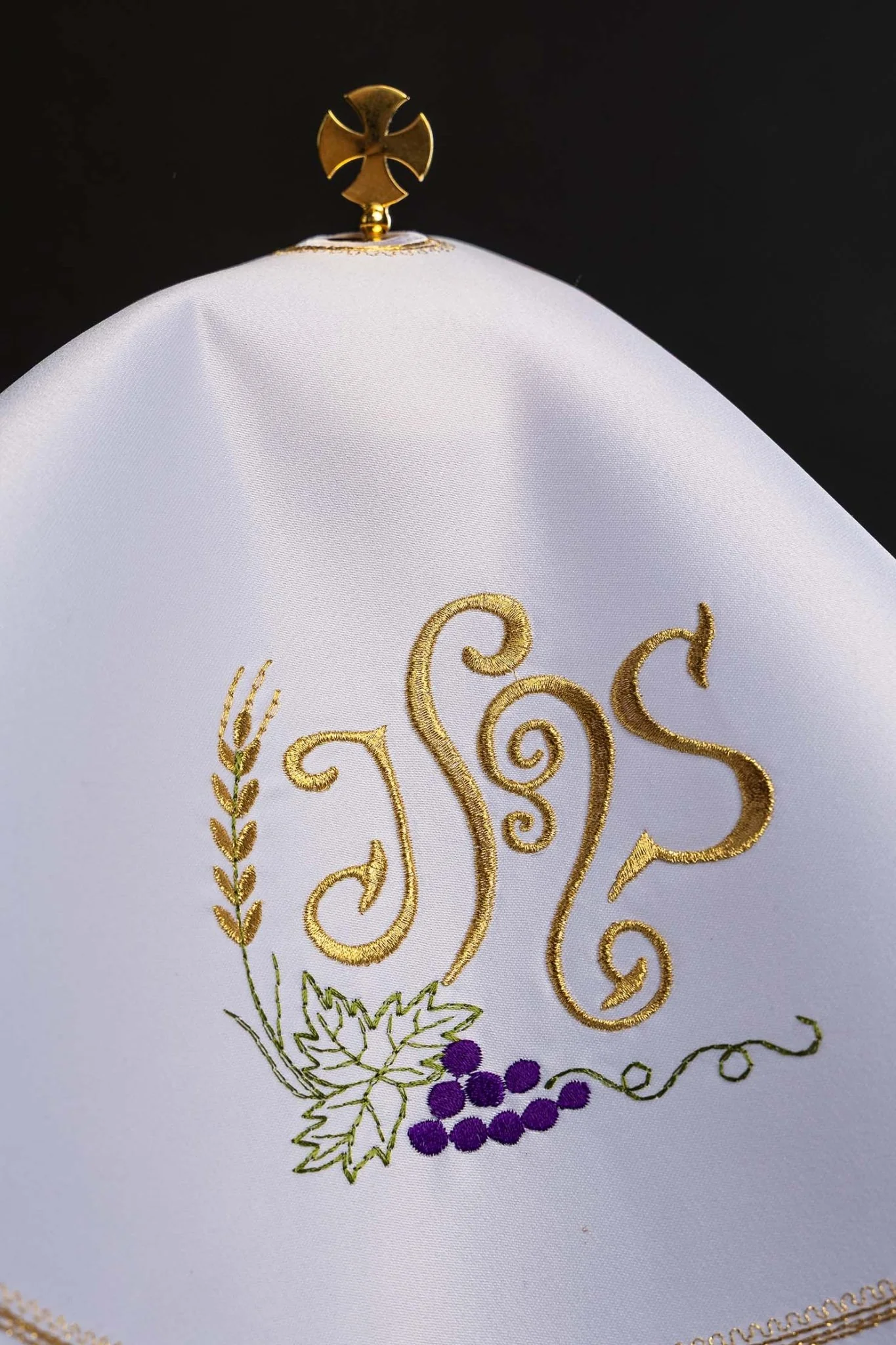 Round veil for the pyx with ornamented IHS embroidery - Image 2