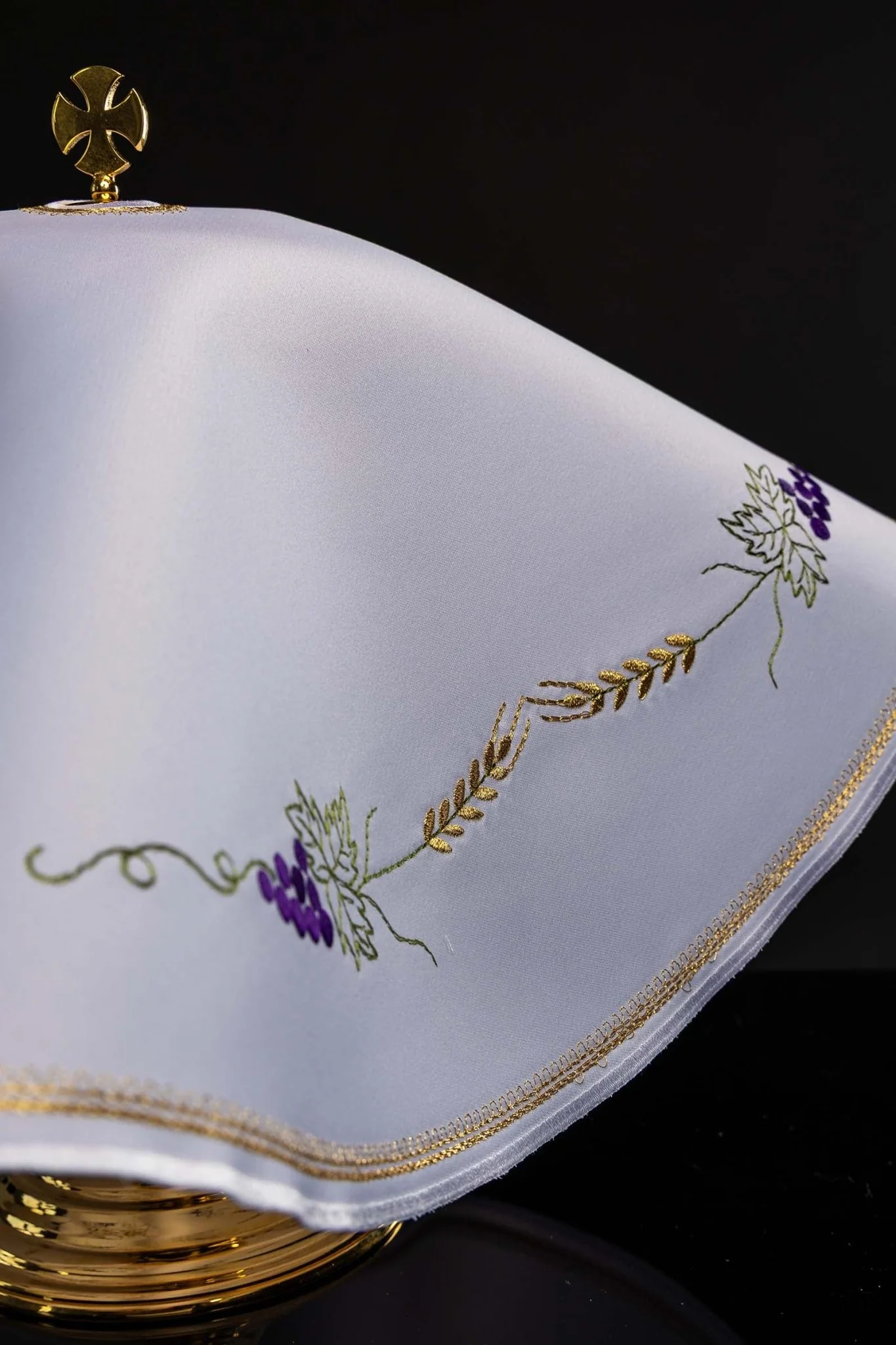 Round veil for the pyx with ornamented IHS embroidery - Image 3