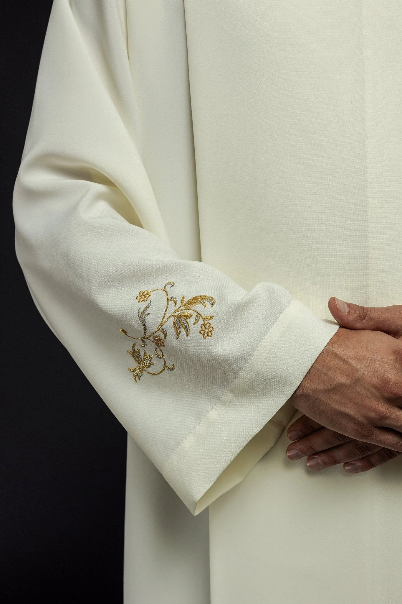 Smooth Priestly Alba with Collar - Image 3
