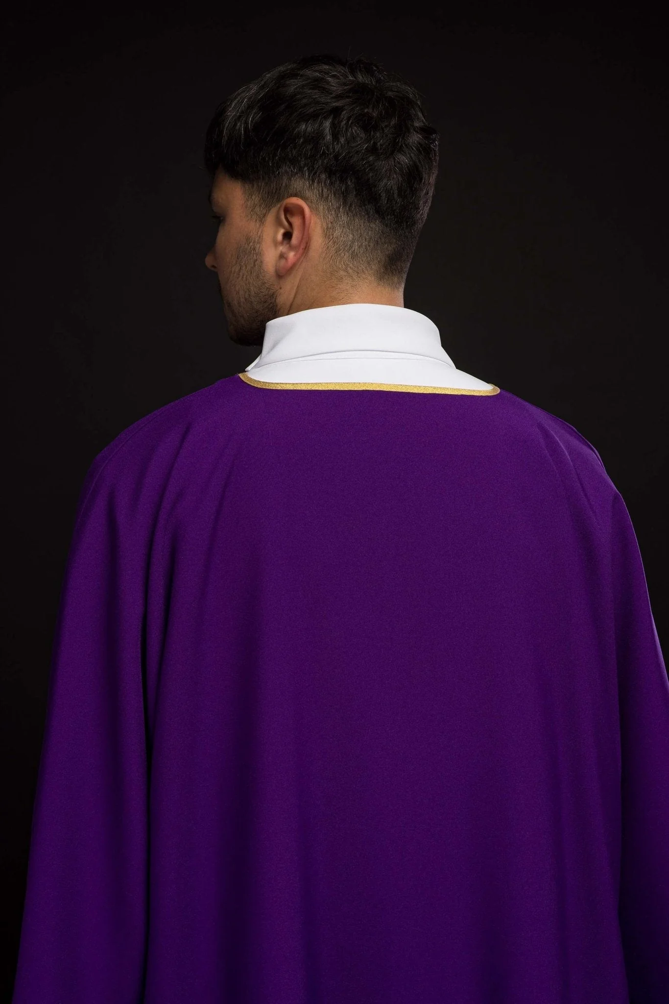 Smooth purple dalmatic with gold trim - Image 6