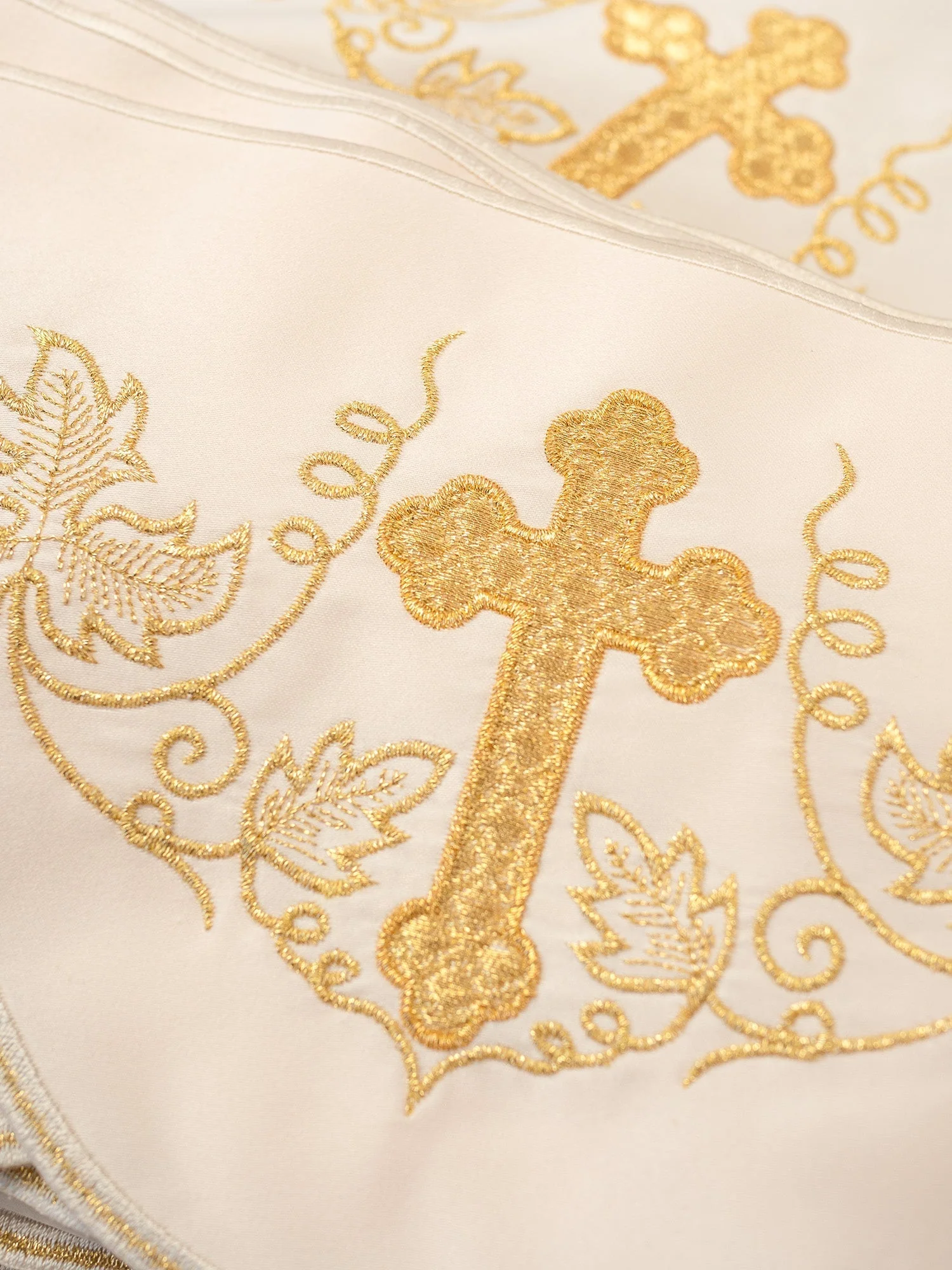 Superfrontal in ecru with Cross and Grapes embroidery - Image 2