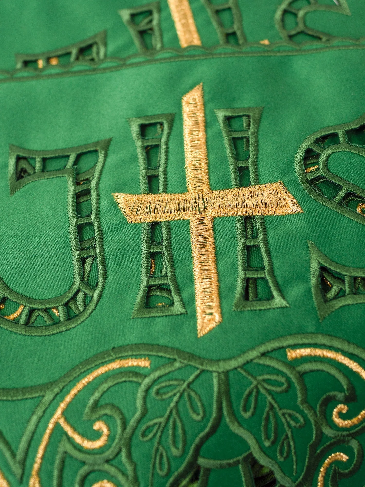 Trimmings with front embroidery IHS Cross Green - Image 2