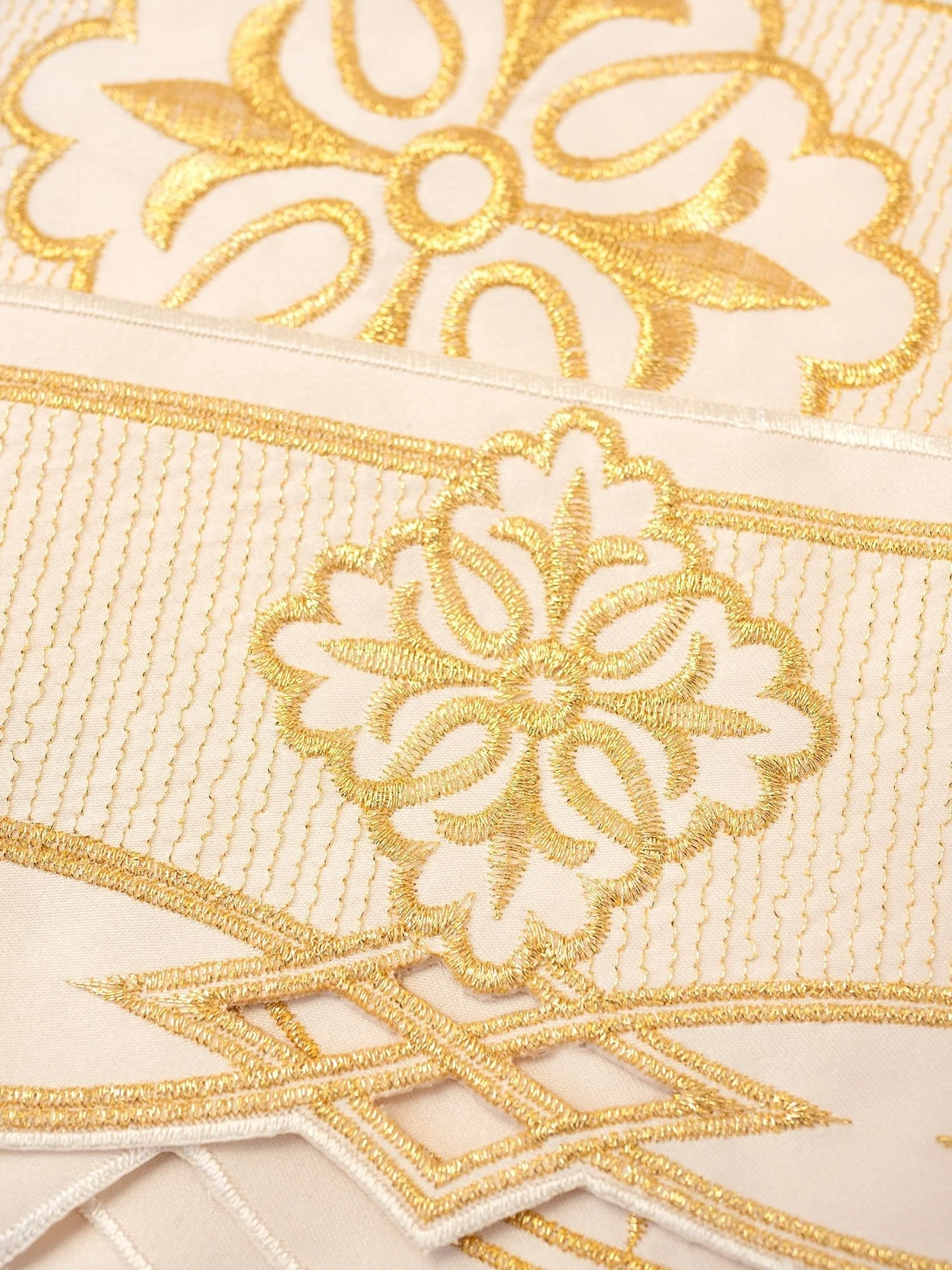 Trimmings with front embroidery Rosette in ecru - Image 2