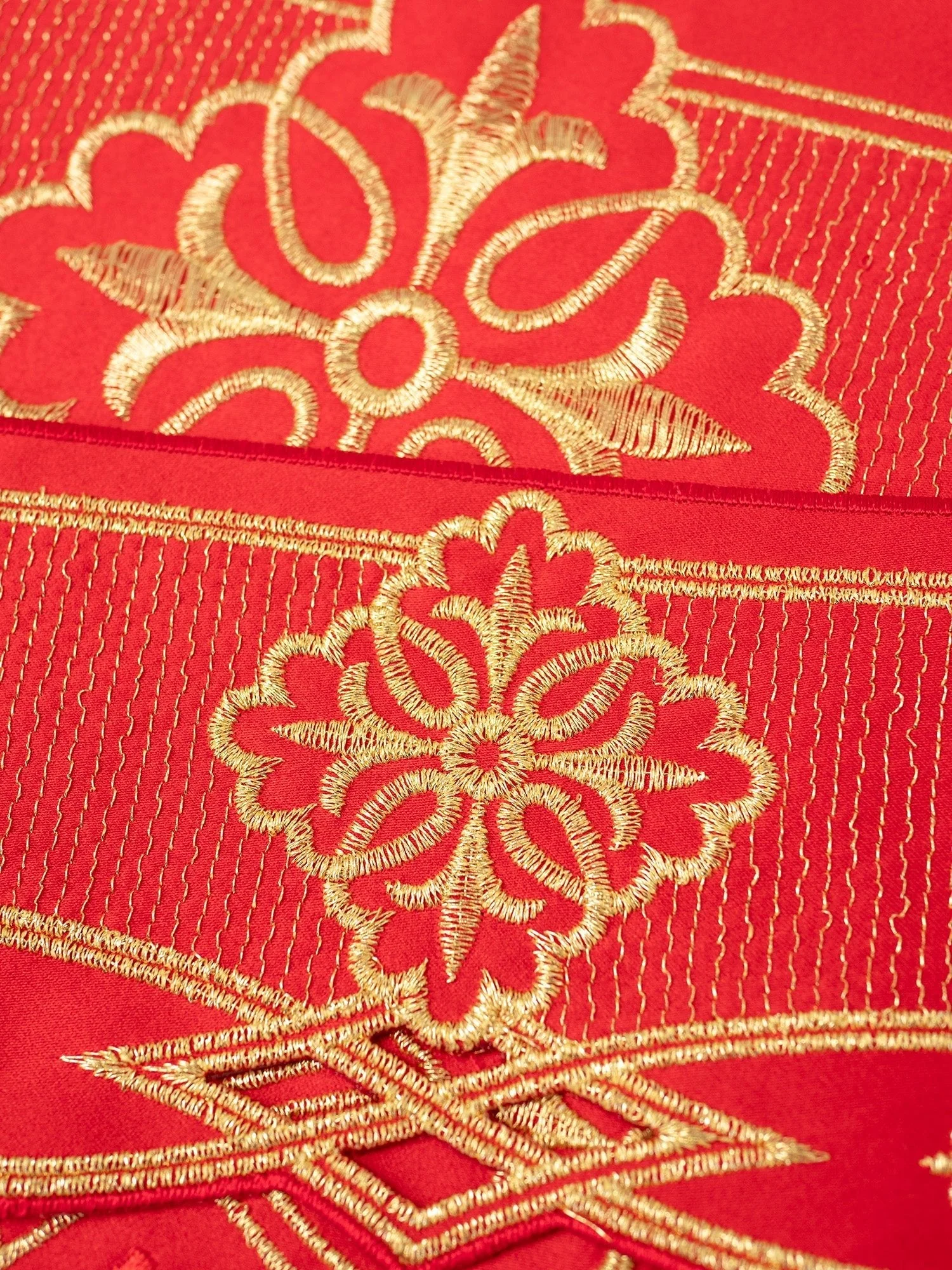 Trimmings with front embroidery Rosette in red - Image 2