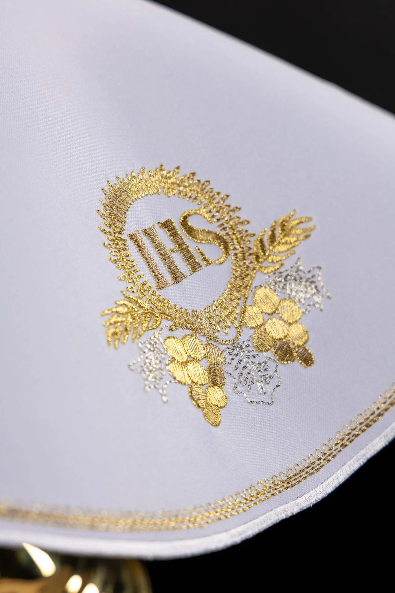 Veil for the pyx with IHS embellishment - Image 3