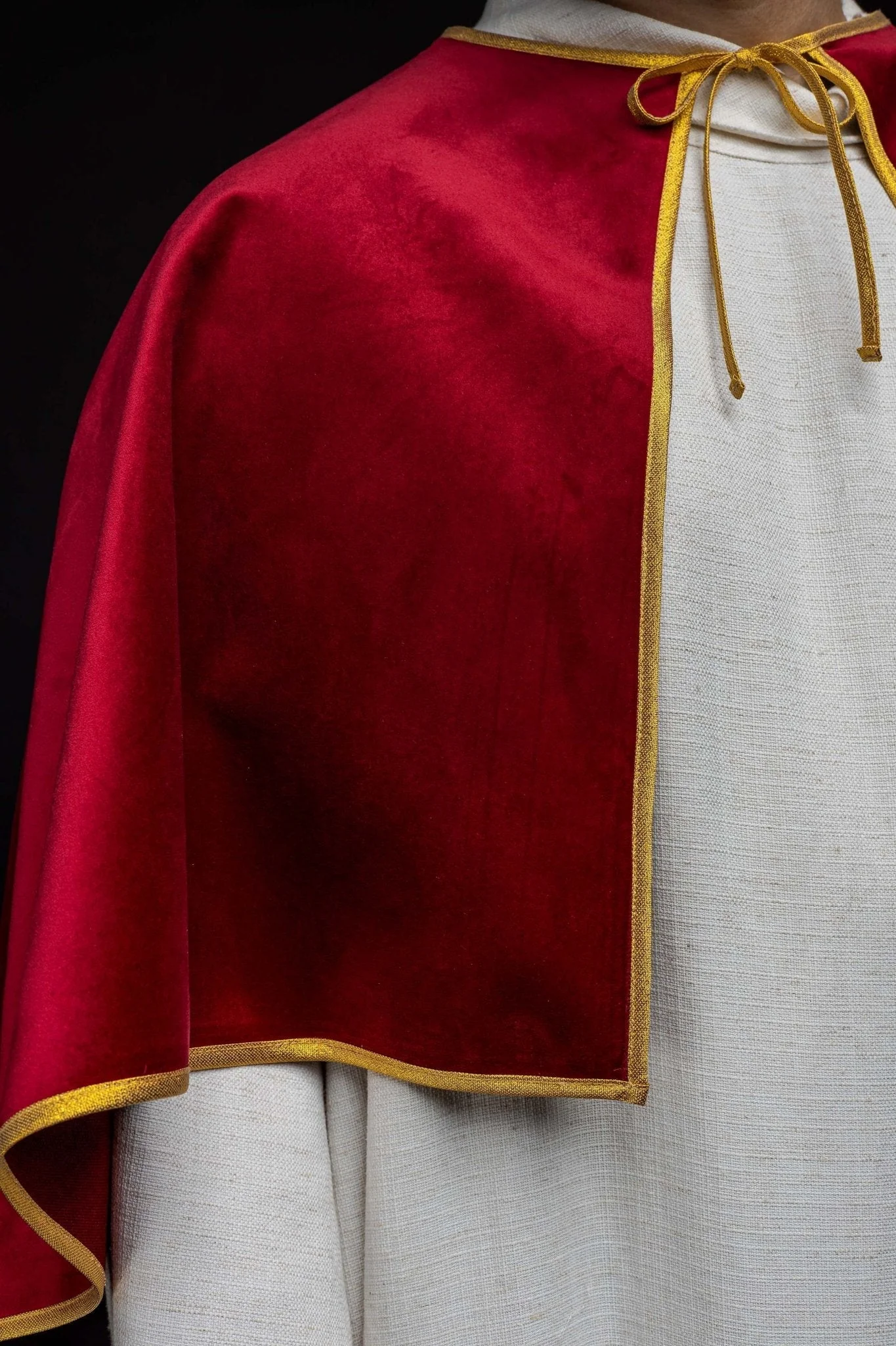 Velvet altar boy cape with ties red - Image 3