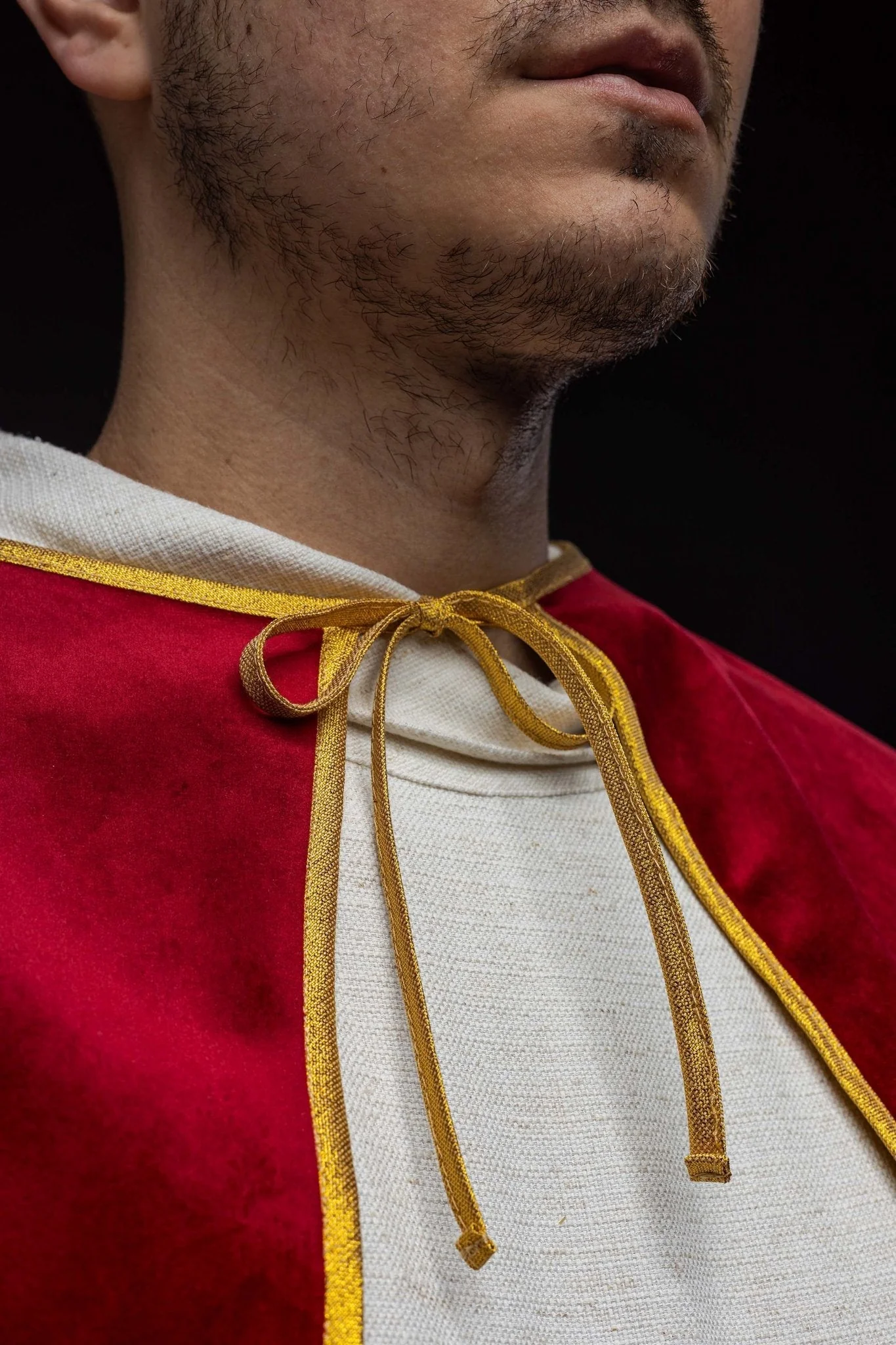 Velvet altar boy cape with ties red - Image 4