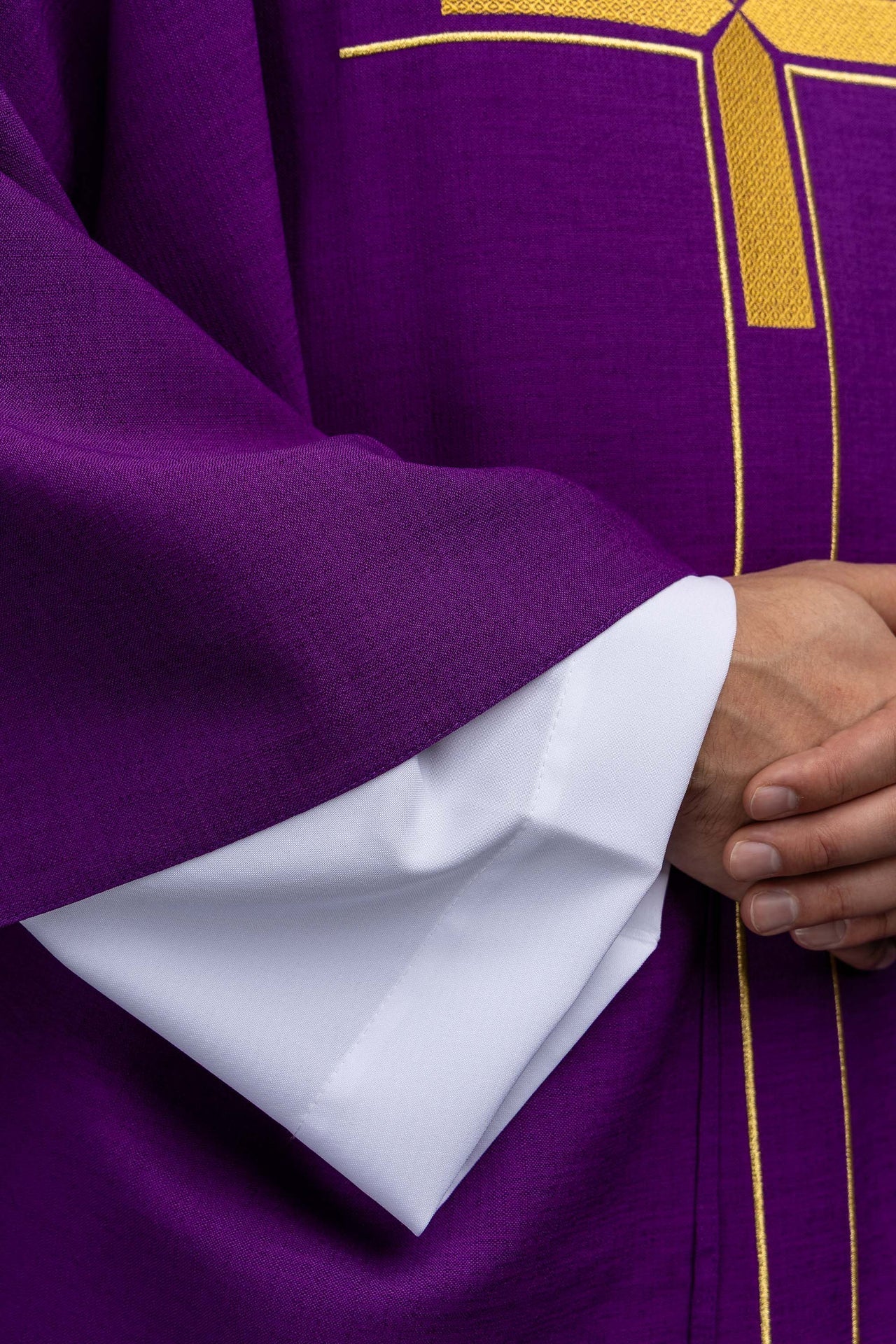 Violet liturgical chasuble with an embroidered cross motif - Image 5