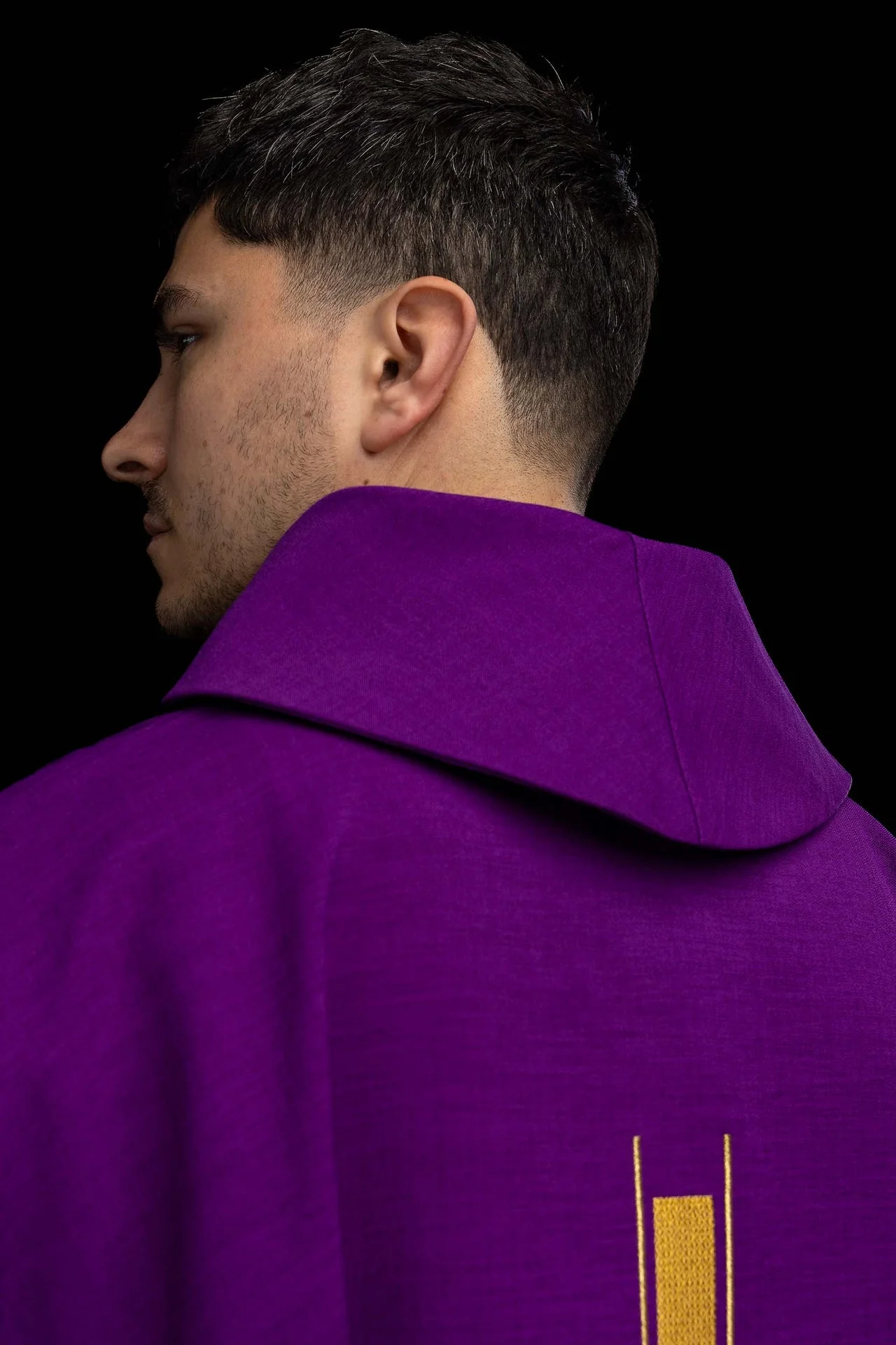 Violet liturgical chasuble with an embroidered cross motif - Image 6