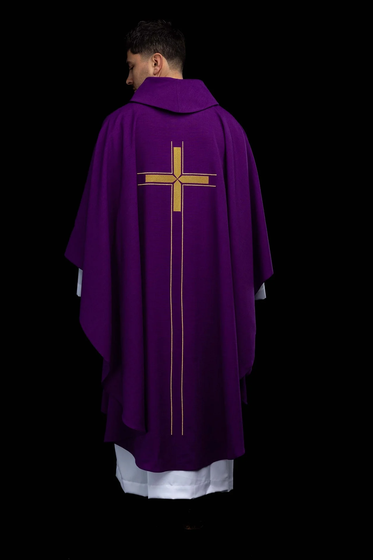 Violet liturgical chasuble with an embroidered cross motif - Image 7