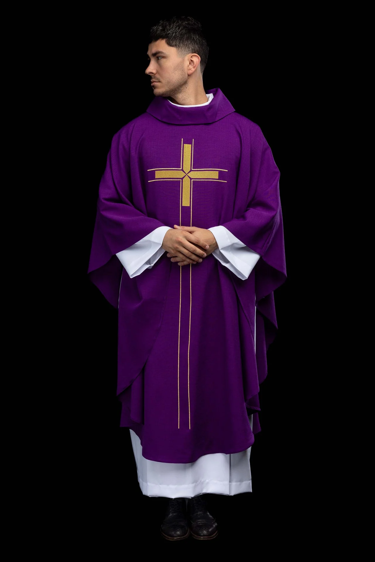 Violet liturgical chasuble with an embroidered cross motif - Image 8