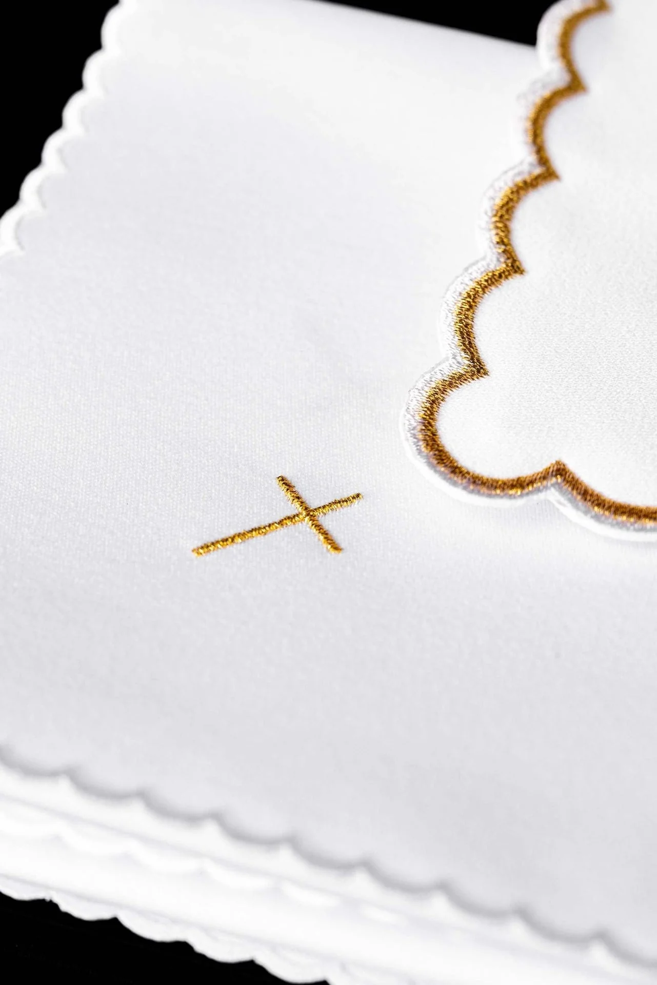 White Chalice Linen Set Embroidered with the IHS Motif - Image 3