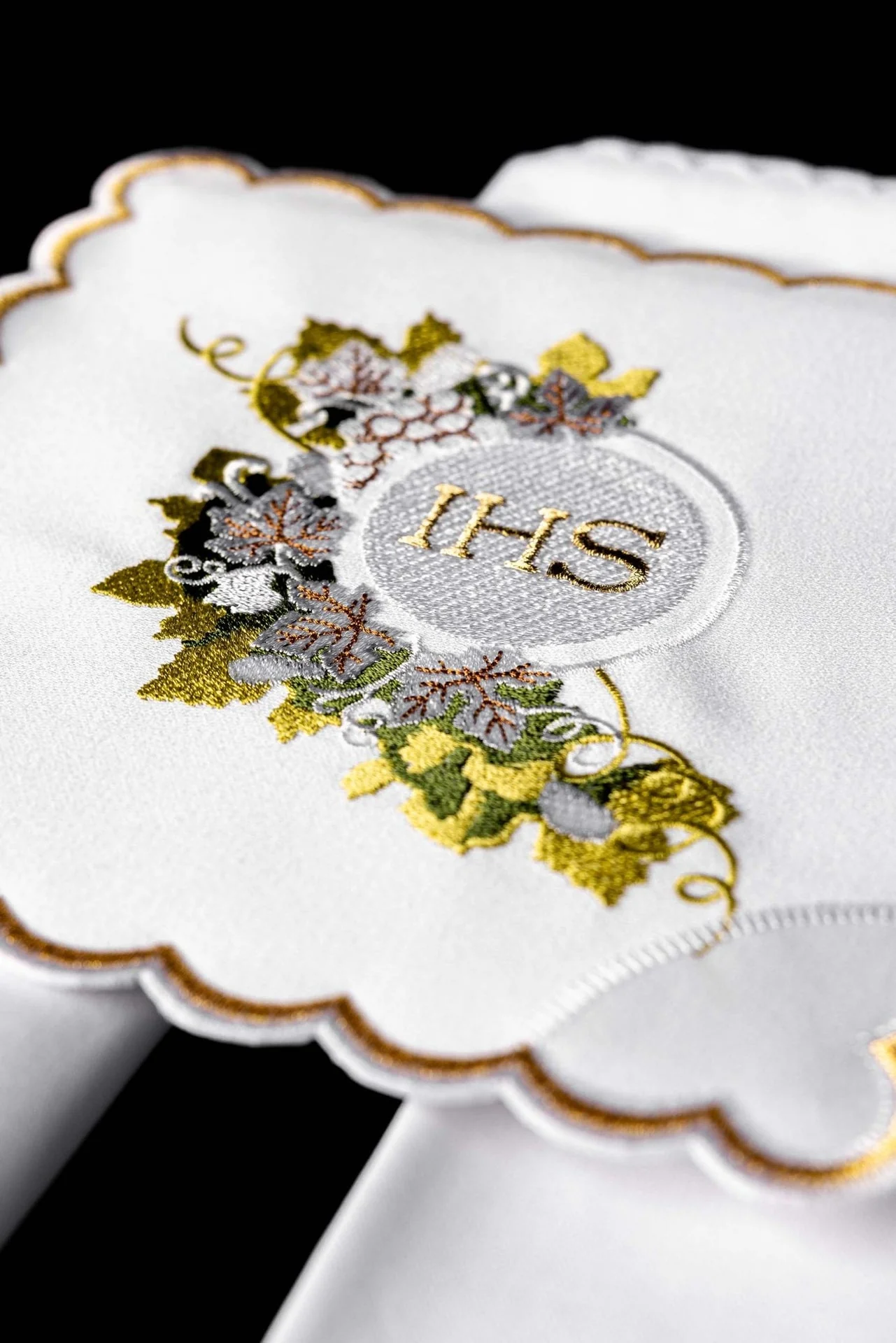 White Chalice Linen Set Embroidered with the IHS Motif - Image 4