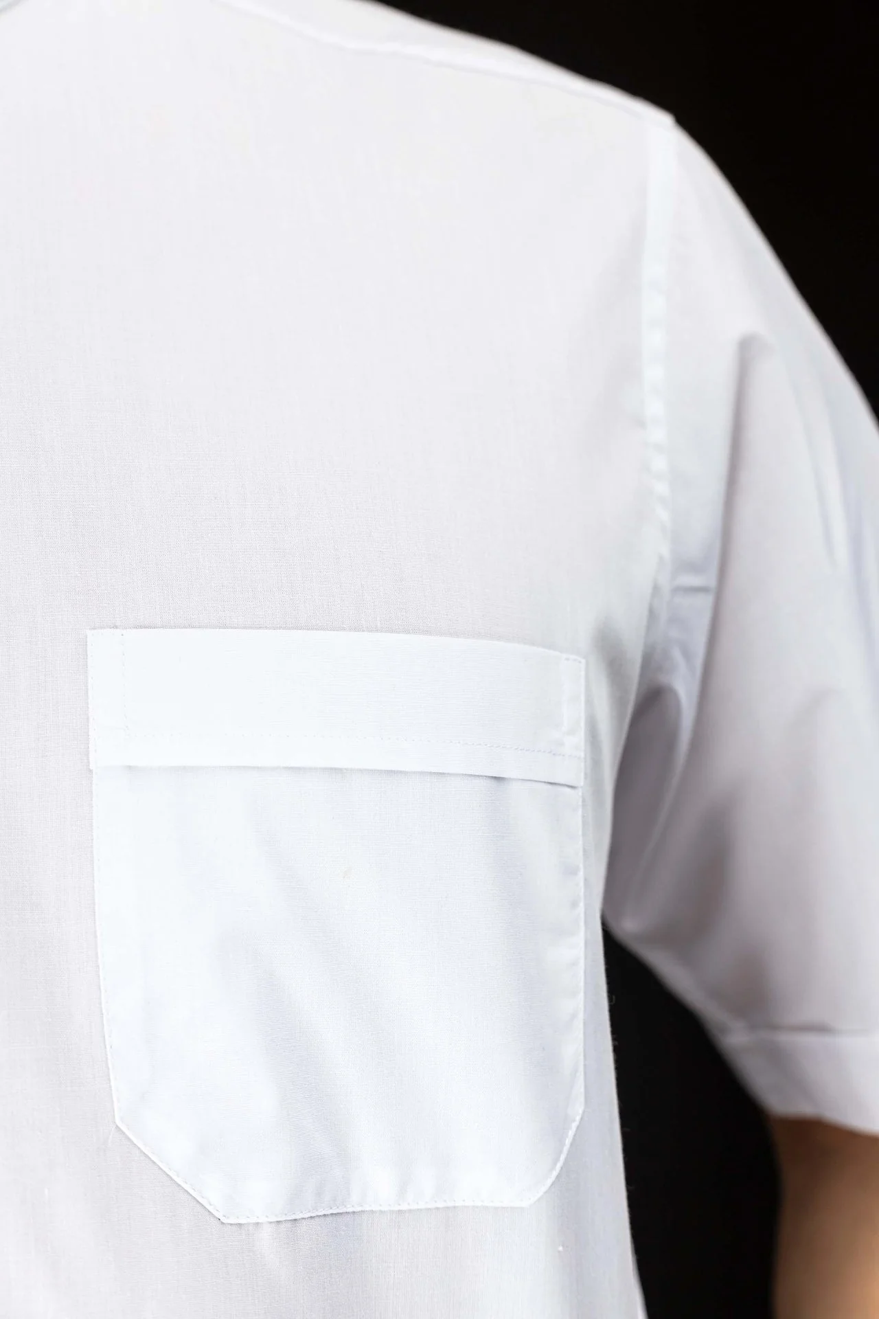 White short-sleeved clerical shirt with clerical collar - Image 3